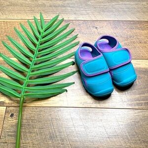 Cat & Jack Blue and Purple Velcro Water Shoe Sandals sz 7/8